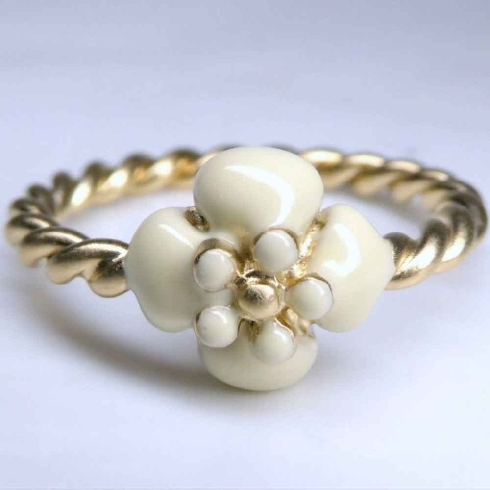Chanel Double Enamel Camellia & CC Twist Ring Set - Picture 2 of 12